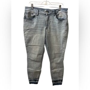 Judy Blue Jeans Womens 16W Skinny Fit Light Wash Distressed Ankles Stretch